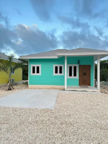 Anchor Villa: 5 min walk or rent a bike to go to turtle beach. 住宿飯店