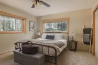 Hot Tub, Game Loft, Family Friendly Lots of Kids Toys!
