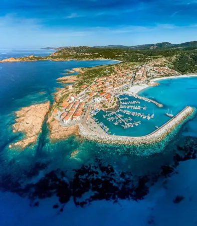 Penthouse with sea view Отели в г. Trinita dʼAgultu