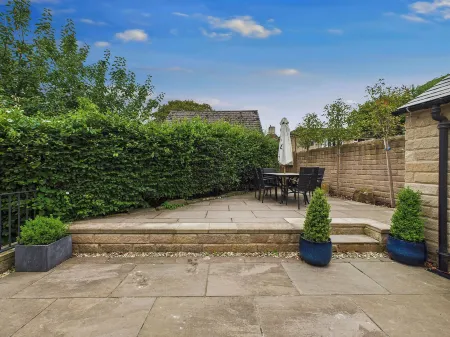 Oakwood Lodge Отели рядом с достопримечательностью «Ли Гарденс Лтд»