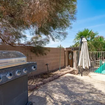 Desert Breeze/Private Pool/BBQ/Wifi Hotels near Good 2 Go