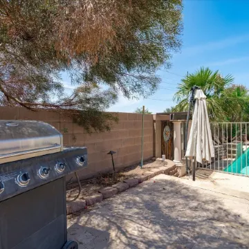 Desert Breeze/Heated Pool/Hot Tub/Wifi