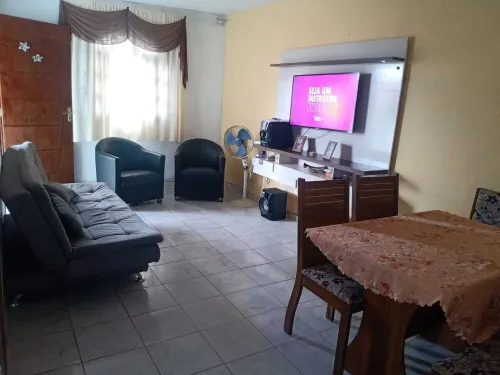 Cozy house with pool for holidays