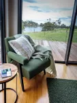 Waterfront Luxury Farm Studio situated on the Gippsland Lakes, Victoria. Hotels in Forge Creek
