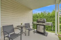 Muskoka Retreat-Sparrow L. Clean Reno'd CAC Sunsets Shallow sandy entry Sleeps 8 Hotels in Severn