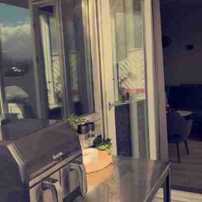 Reykjavik 3-bedroom apartment close to nature and Golden Circle Dining/Meeting Rooms