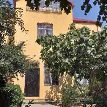 House next to a rare pink lake! Hotel Exterior