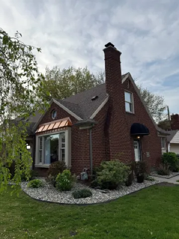 Spacious 4-bedroom house in lovely Dearborn
