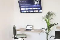 Adorable house just minutes from Central Milan. Hotels in Saronno