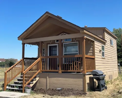 Cozy 1 King bedroom + loft cabin in charming Colorado Springs near USAFA Hotels in Gleneagle
