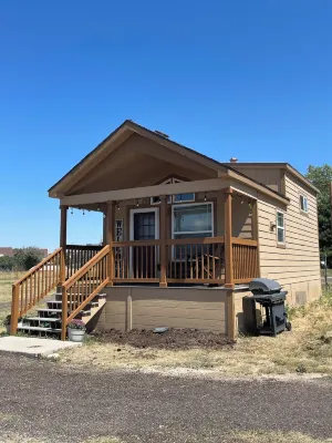 Cozy 1 King bedroom + loft cabin in charming Colorado Springs near USAFA Hotels in Gleneagle