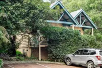 Heritage Trail Lodge - parking