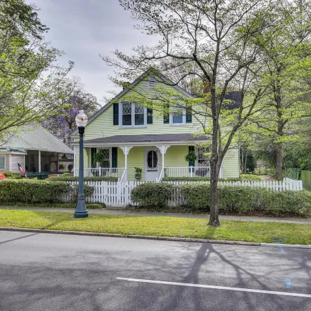 Aiken Apt w/ Garden-View Balcony: Half-mi to Dtwn!