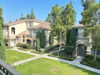 Charming 2B&3B townhome  in  Oak Creek Irvine