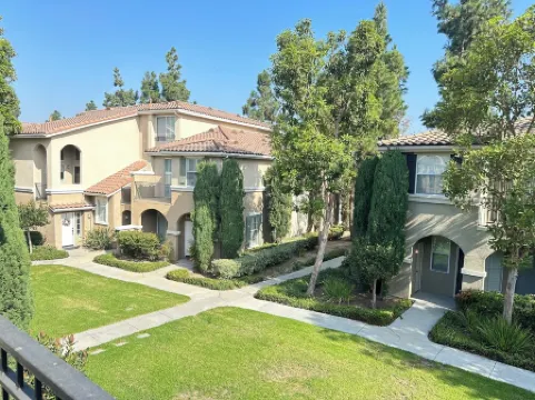 Charming 2B&3B townhome  in  Oak Creek Irvine Отели рядом с достопримечательностью «Ирвайн Музеум Коллекшен»