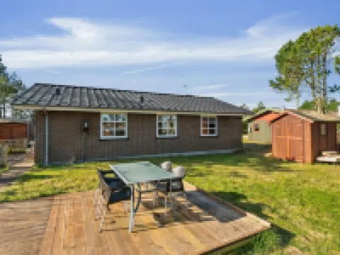 "Aurelie" - 800m from the Sea