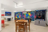 4Br Family Oasis - Game Room + Water View’s