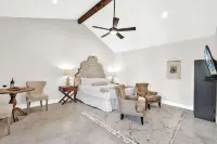 슈베르트 인 스위트 A - 풀, 그릴 - 메인까지 2블록