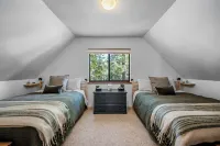 Lake Tahoe Cabin, Prime Location & Fully Stocked