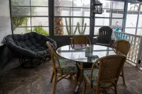 Callie’s Villa: Private Saltwater Pool Oasis. 2Br-2BA : Sleeps 6