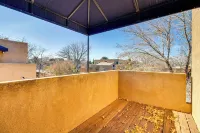 1 Mi to Unm: Convenient Albuquerque Townhome! - Condos