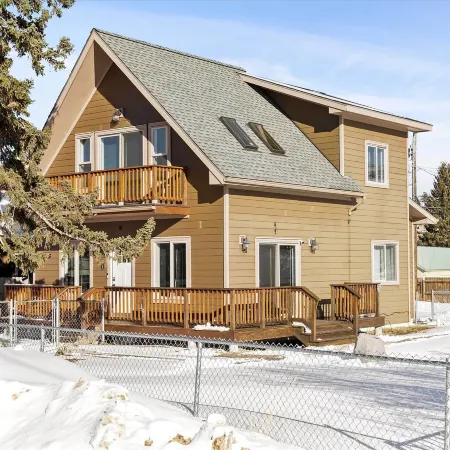 Modern Red Lodge Cabin - Walk to Broadway Ave