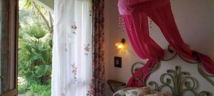 Elba Island villa on the sea with sandy beach surrounded by green park Arc.T カポリーヴェリのホテル