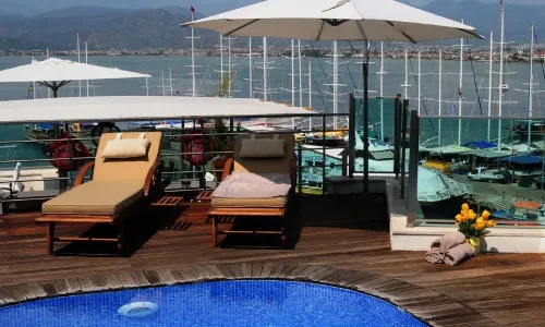 Alesta Yacht Hotel