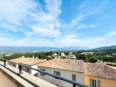 2 Room Apartment 4 People - Selection Hotels in Mallemort