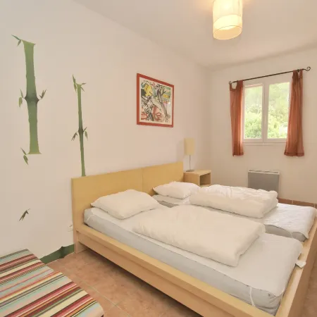 Villa in Saumane near Golf Course and Pool