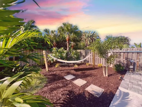 Island Vibes Beach House~ 4 Min. Walk 2 Beach • Heated Pool • King Beds Hotels in Melbourne Beach