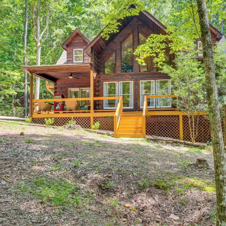 North Georgia Cabin w/ Hot Tub & Community Perks!