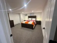 Cozy 3BR Getaway with Parking & Full Kitchen @ Melville Hotels in Melville