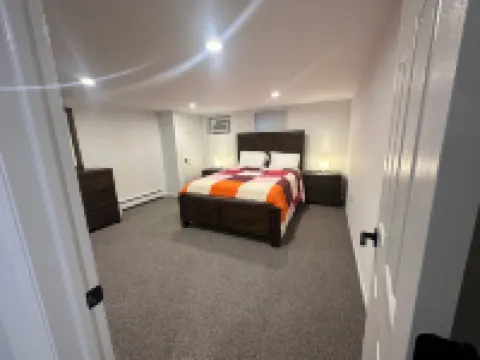 Cozy 3BR Getaway with Parking & Full Kitchen @ Melville 梅爾維爾酒店