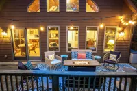 Blue Ridge Bliss 9BR/6BA: 2 Homes Across the Street from each other! Sleeps 24