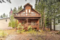Bikes, Grill & Views: Luxe Truckee Cabin! - balcón