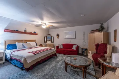 Driftwood Suite at Lake Sometimes Hotel a 