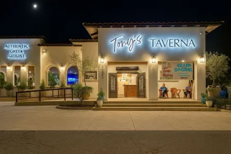 Beautiful 2-bedroom condo in serene Three Rivers near Park Entrance