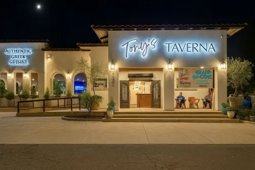 Comfort meets Tranquility Condo near the entrance to the Sequoias Hotels in Three Rivers