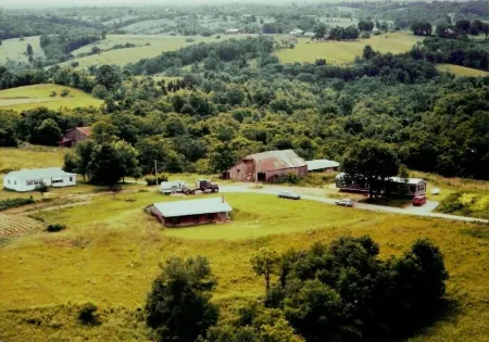 Rustic Container Cabin on Beautiful Farm - Near Ark & Bourbon Trail
