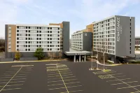 Renaissance Chicago North Shore Hotel - Pet friendly