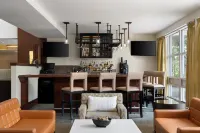 DoubleTree by Hilton Hotel Boston Bayside - bar