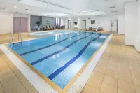 크라운 플라자 체스터 바이 IHG - 수영장