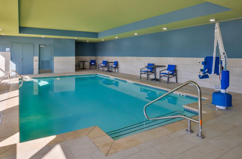 Holiday Inn Express & Suites Lee's Summit - Kansas City by IHG photo 2