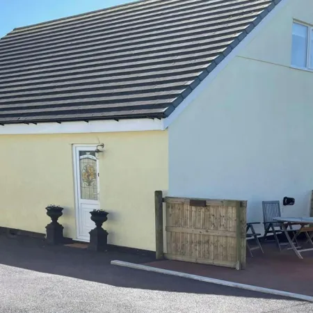 Country Retreat Sleeps 2 Near Cymyran Beach