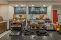 Hampton Inn & Suites Florence-Downtown - breakfast