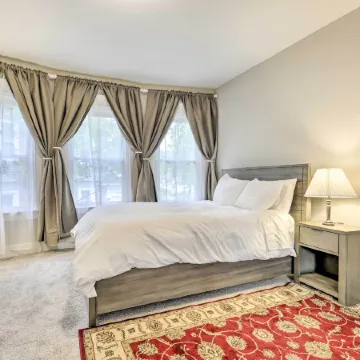 2 Mi to Downtown: Springfield Apt w/ Balcony!