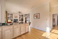 Private Home w/ Hot Tub Near Jay Peak Slopes - Wifi