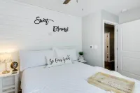 Step-Free Home w/ Fire Pit - 3 Miles to USC! - Homestays
