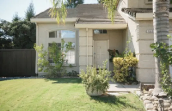 Travelers Dream! Large Home, Huge Yard, Style & Comfort